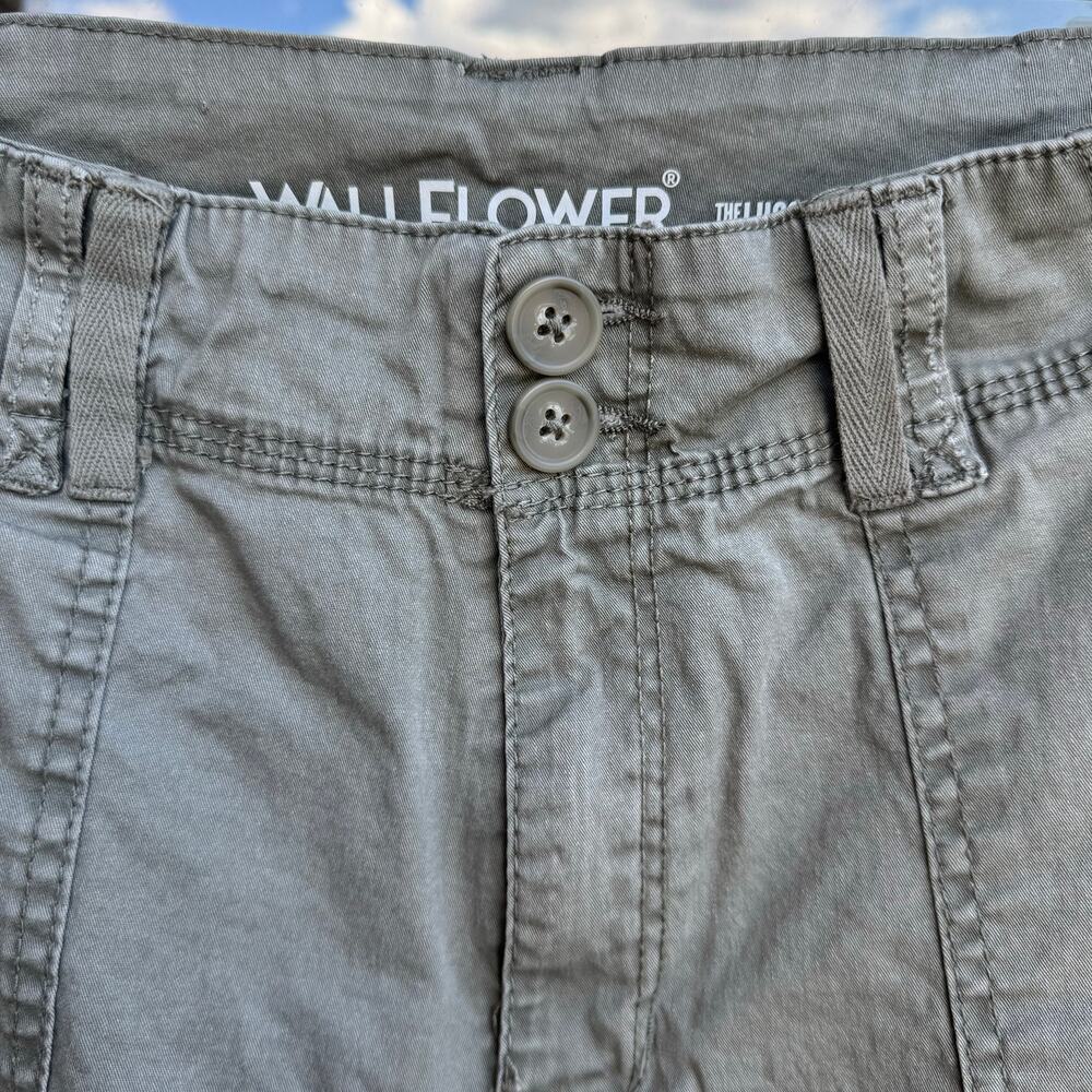 Wallflower Luscious Curvy Fit Cargo Crop Pants Green Drawstring Hem Size 13 - Picture 3 of 8